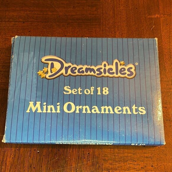 Dreamsicles Cherubs Baby Angels
Set of 15 Christmas Mini Ornaments - Picture 6 of 9